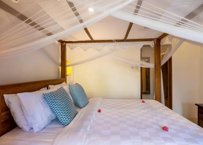 Genta- Petitenget 2br Villa, Walk To Beach! *