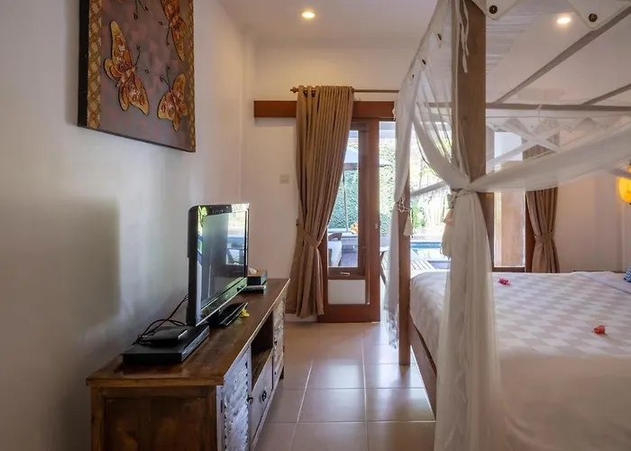 Genta- Petitenget 2br Villa, Walk To Beach! *