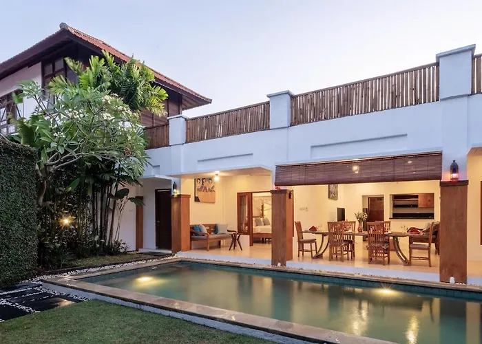 Genta- Petitenget 2br Villa, Walk To Beach! Villa