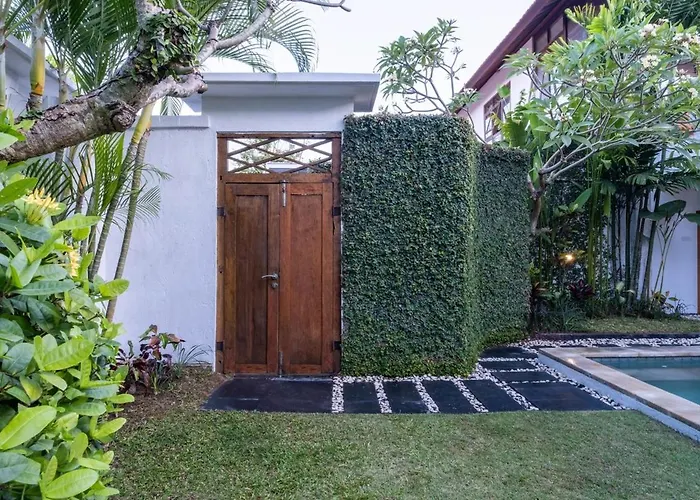 Genta- Petitenget 2br Villa, Walk To Beach!