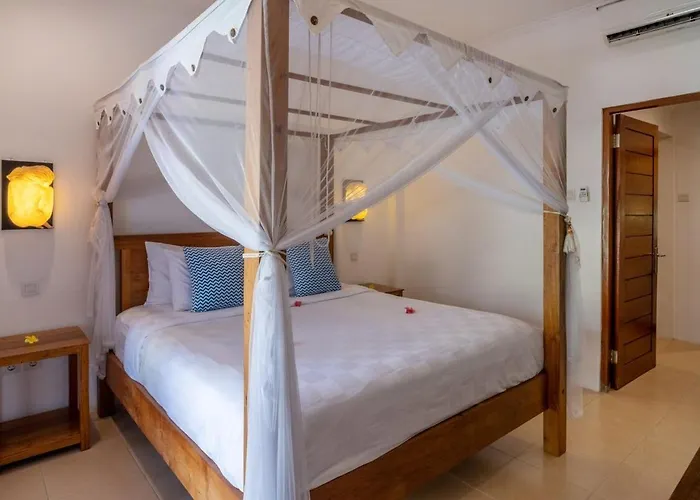 Genta- Petitenget 2br Villa, Walk To Beach!